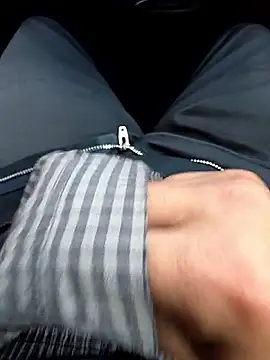 Snapshot of mjiyk1130 chatting on February 13, 8:21 am mjiyk1130 online show from February 13, 8:21 am