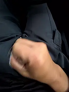 Snapshot of mjiyk1130 chatting on March 2, 8:21 am mjiyk1130 online show from March 2, 8:21 am