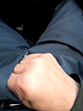 Snapshot of mjiyk1130 chatting on March 11, 8:20 am mjiyk1130 online show from March 11, 8:20 am