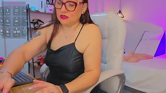 Snapshot of lady_nylon_ chatting on November 16, 9:59 am lady nylon online show from November 16, 9:59 am