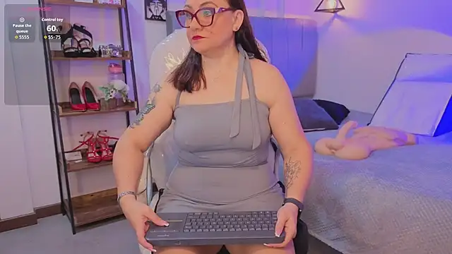 Snapshot of lady_nylon_ chatting on November 18, 1:04 pm lady nylon online show from November 18, 1:04 pm