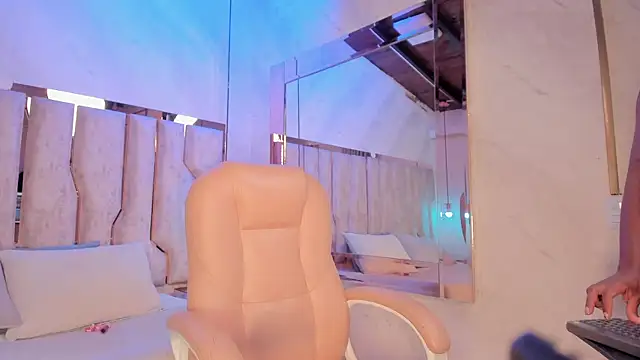 ari monet online show from February 18, 11:50 am