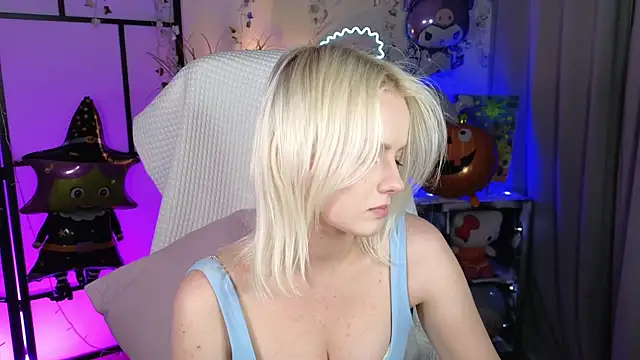 Snapshot of ImBonBon chatting on October 22, 10:53 pm ImBonBon online show from October 22, 10:53 pm