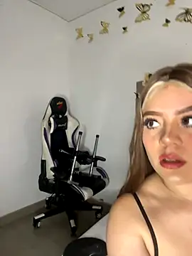 Snapshot of Jullieetta chatting on October 9, 11:41 am Jullieetta online show from October 9, 11:41 am