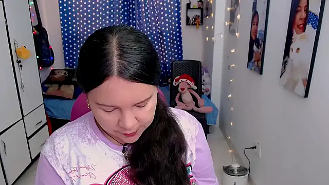 claryssa  online show from December 4, 9:01 pm