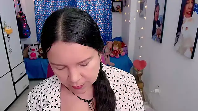 claryssa  online show from March 22, 6:00 pm