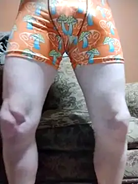 Hugebwc102 online show from December 15, 5:01 am