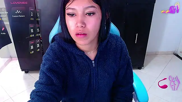 Snapshot of emily_rosse04 chatting on June 21, 1:46 pm emily rosse04 online show from June 21, 1:46 pm