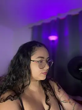 CurlyGirl 1 online show from April 9, 10:59 pm