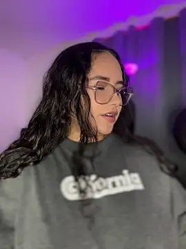 CurlyGirl 1 online show from April 12, 11:32 pm