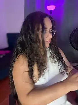 CurlyGirl 1 online show from April 27, 2:31 am