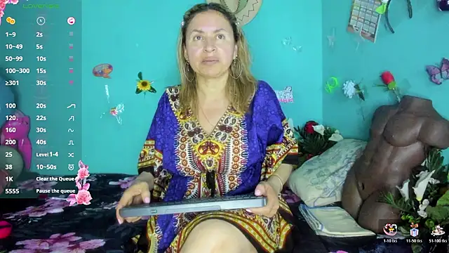 Snapshot of SheraHadee chatting on February 18, 2:18 am SheraHadee online show from February 18, 2:18 am