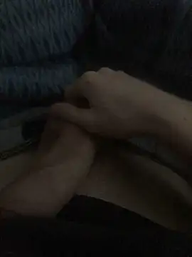 Snapshot of Luki475 chatting on December 3, 8:27 am Luki475 online show from December 3, 8:27 am