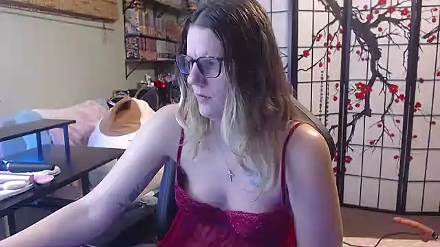 Sarahtineke online show from March 15, 12:49 am