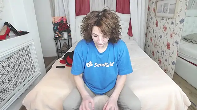 Snapshot of AmiHotGranny chatting on February 5, 6:18 am AmiHotGranny online show from February 5, 6:18 am