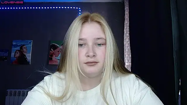 Snapshot of Light_Luna chatting on October 19, 7:20 am Light Luna online show from October 19, 7:20 am