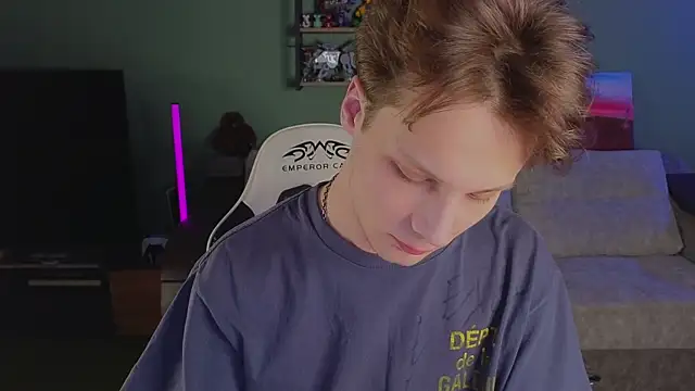 TeddyLiLboy online show from April 5, 7:11 pm