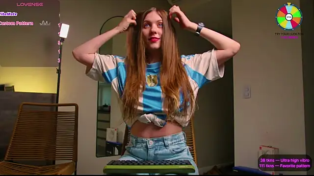 Snapshot of VunderSEX chatting on October 23, 6:50 pm VunderSEX online show from October 23, 6:50 pm