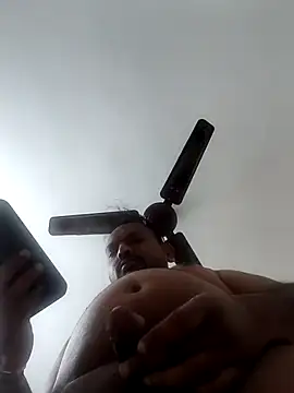 Snapshot of lovbombayduck11 chatting on February 6, 3:33 am lovbombayduck11 online show from February 6, 3:33 am