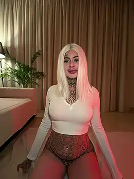 Snapshot of bambixboo chatting on February 17, 10:27 pm bambixboo online show from February 17, 10:27 pm