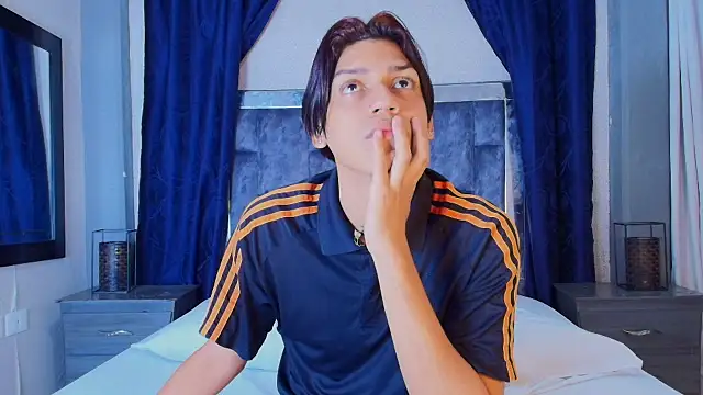 Snapshot of Samuelsince chatting on January 24, 4:59 am Samuelsince online show from January 24, 4:59 am