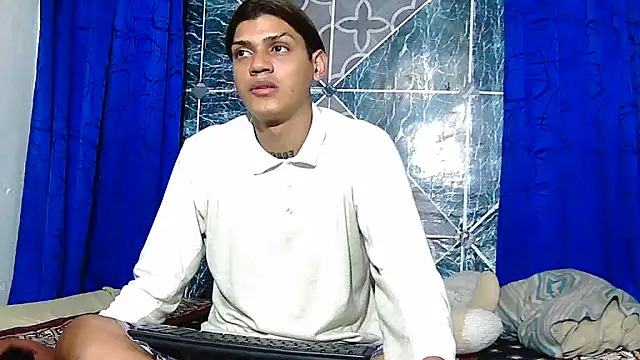 Snapshot of Samuelsince chatting on October 27, 5:44 am Samuelsince online show from October 27, 5:44 am