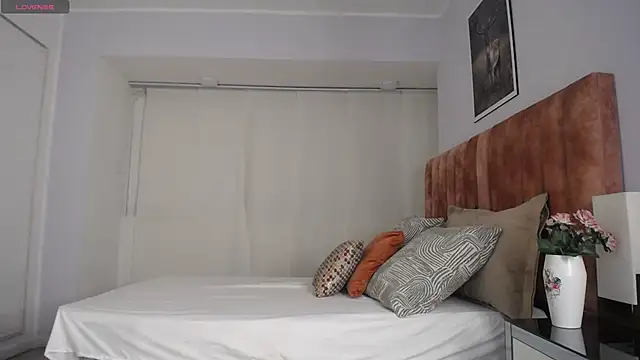 Snapshot of genesis_moretz chatting on December 12, 3:21 am genesis moretz online show from December 12, 3:21 am