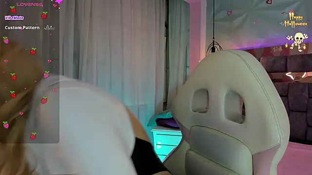 Snapshot of Candy_morgan412 chatting on October 29, 12:18 pm Candy morgan412 online show from October 29, 12:18 pm