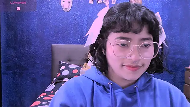 NinaYellow online show from November 21, 1:10 pm