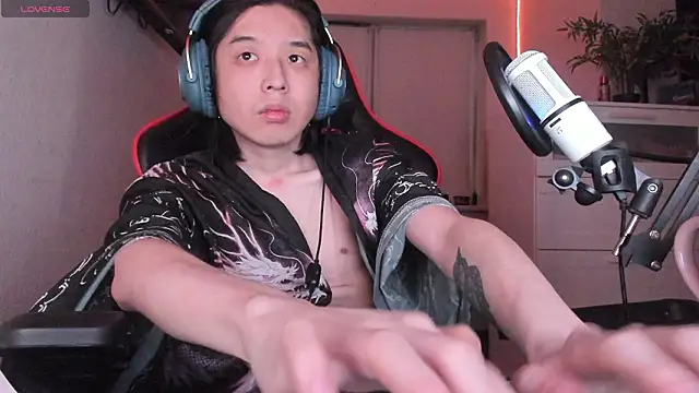 wexlee7 online show from February 8, 9:40 pm