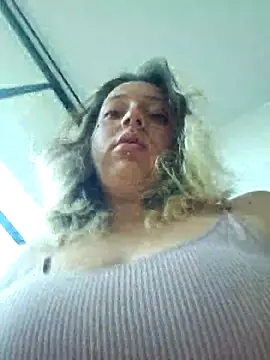 Snapshot of Enyeld_ruru chatting on October 19, 4:07 pm Enyeld ruru online show from October 19, 4:07 pm