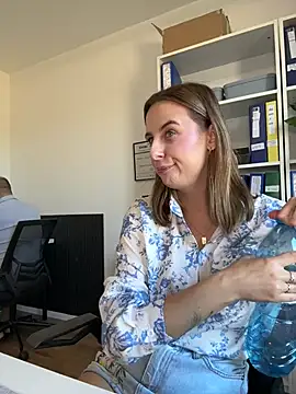 Hii Lolla online show from March 27, 7:58 am