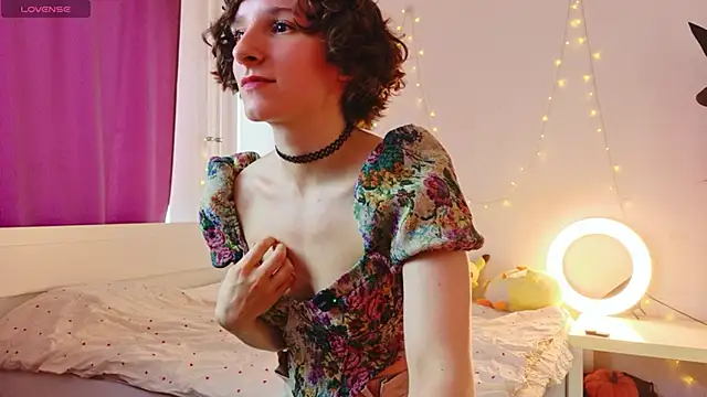 Violet Veliya online show from May 2, 3:28 pm