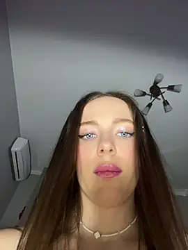 Snapshot of -SweetDi- chatting on June 7, 5:38 pm -SweetDi- online show from June 7, 5:38 pm