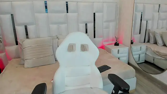 imkrystall online show from November 28, 9:17 pm