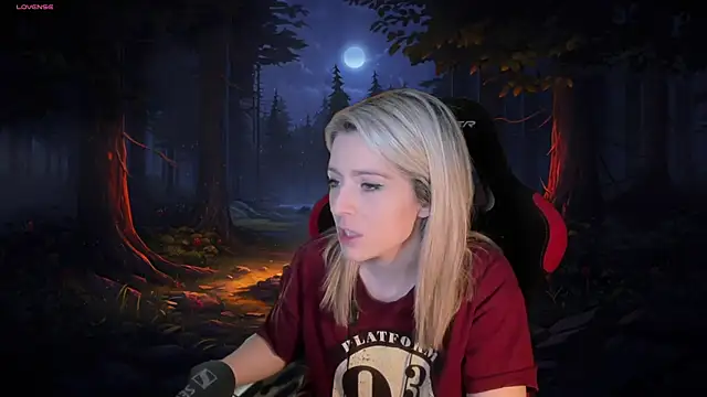 Snapshot of Lisaonthemoon chatting on December 5, 7:28 pm Lisaonthemoon online show from December 5, 7:28 pm