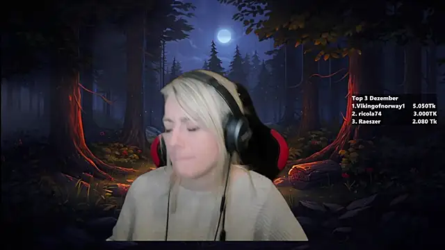 Snapshot of Lisaonthemoon chatting on December 11, 10:06 pm Lisaonthemoon online show from December 11, 10:06 pm