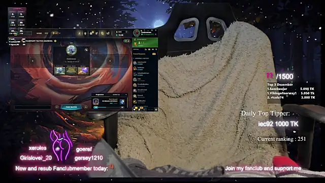 Snapshot of Lisaonthemoon chatting on December 17, 2:23 am Lisaonthemoon online show from December 17, 2:23 am