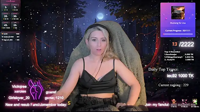 Snapshot of Lisaonthemoon chatting on December 17, 5:29 am Lisaonthemoon online show from December 17, 5:29 am