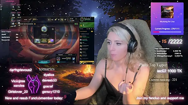 Snapshot of Lisaonthemoon chatting on December 17, 8:34 am Lisaonthemoon online show from December 17, 8:34 am