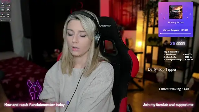 Snapshot of Lisaonthemoon chatting on December 19, 11:03 pm Lisaonthemoon online show from December 19, 11:03 pm