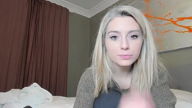 Snapshot of Lisaonthemoon chatting on December 30, 7:32 pm Lisaonthemoon online show from December 30, 7:32 pm