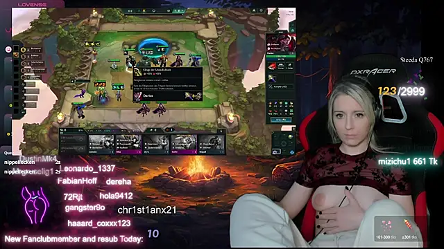 Snapshot of Lisaonthemoon chatting on January 25, 11:32 pm Lisaonthemoon online show from January 25, 11:32 pm