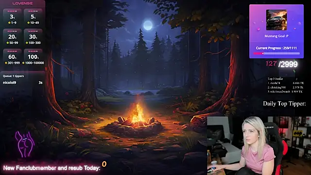 Snapshot of Lisaonthemoon chatting on January 26, 4:09 pm Lisaonthemoon online show from January 26, 4:09 pm