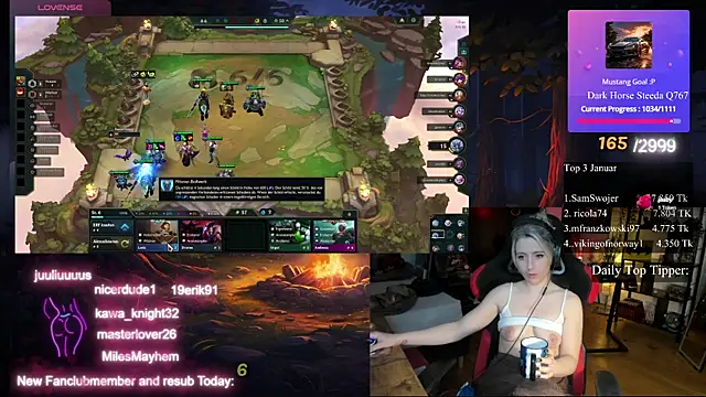 Snapshot of Lisaonthemoon chatting on January 30, 10:19 pm Lisaonthemoon online show from January 30, 10:19 pm