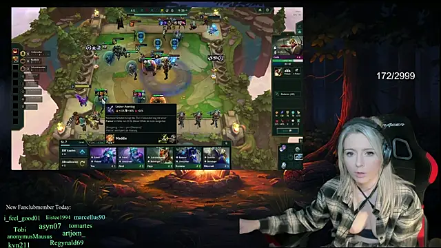 Snapshot of Lisaonthemoon chatting on February 3, 12:25 am Lisaonthemoon online show from February 3, 12:25 am