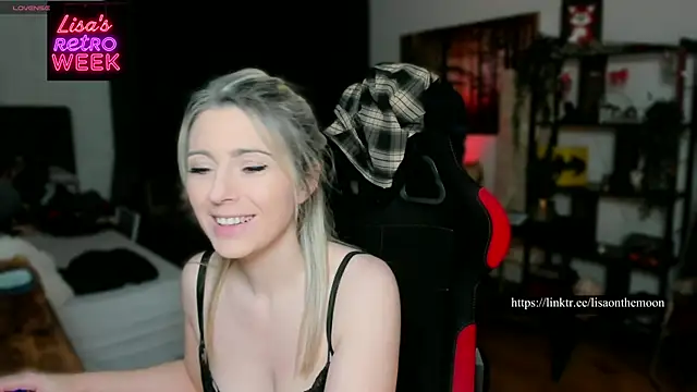 Snapshot of Lisaonthemoon chatting on February 25, 8:09 pm Lisaonthemoon online show from February 25, 8:09 pm