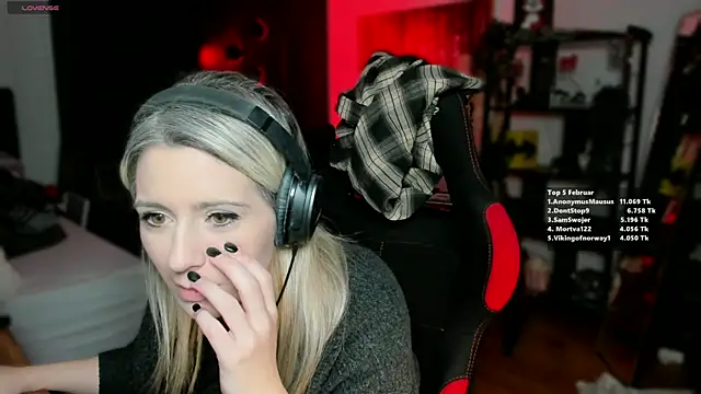 Snapshot of Lisaonthemoon chatting on February 26, 8:54 pm Lisaonthemoon online show from February 26, 8:54 pm