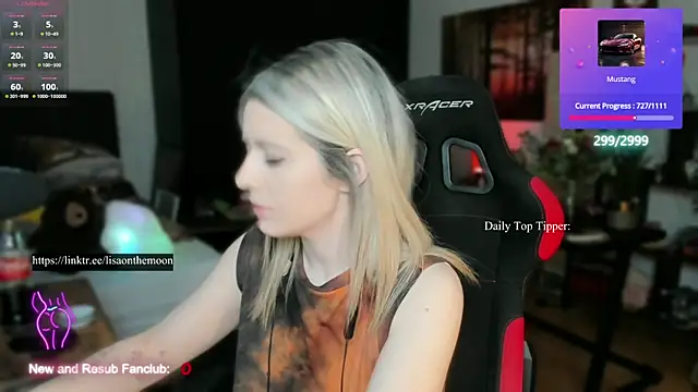 Snapshot of Lisaonthemoon chatting on March 9, 4:22 pm Lisaonthemoon online show from March 9, 4:22 pm