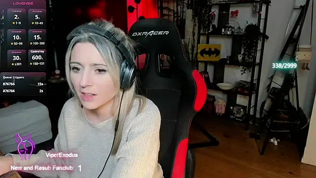 Snapshot of Lisaonthemoon chatting on March 17, 12:30 am Lisaonthemoon online show from March 17, 12:30 am